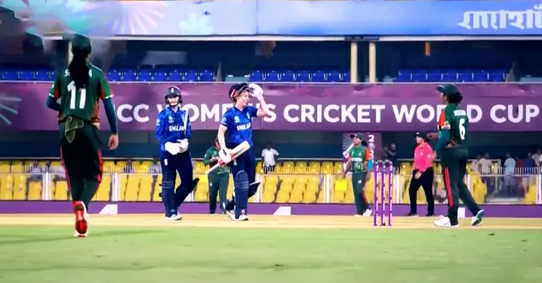 বাংলাদেশ ও ইংল্যান্ড দলের খেলোয়াড়রা